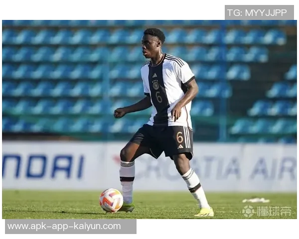 弗拉门戈年轻中卫克雷顿正式加盟沃尔夫斯堡合同至2030年